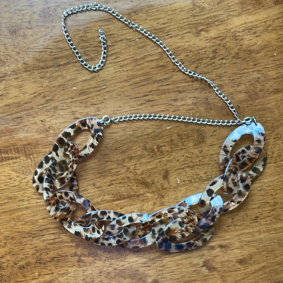 Celluloid 34” necklace with leopard print oval links - Picture 4 of 10